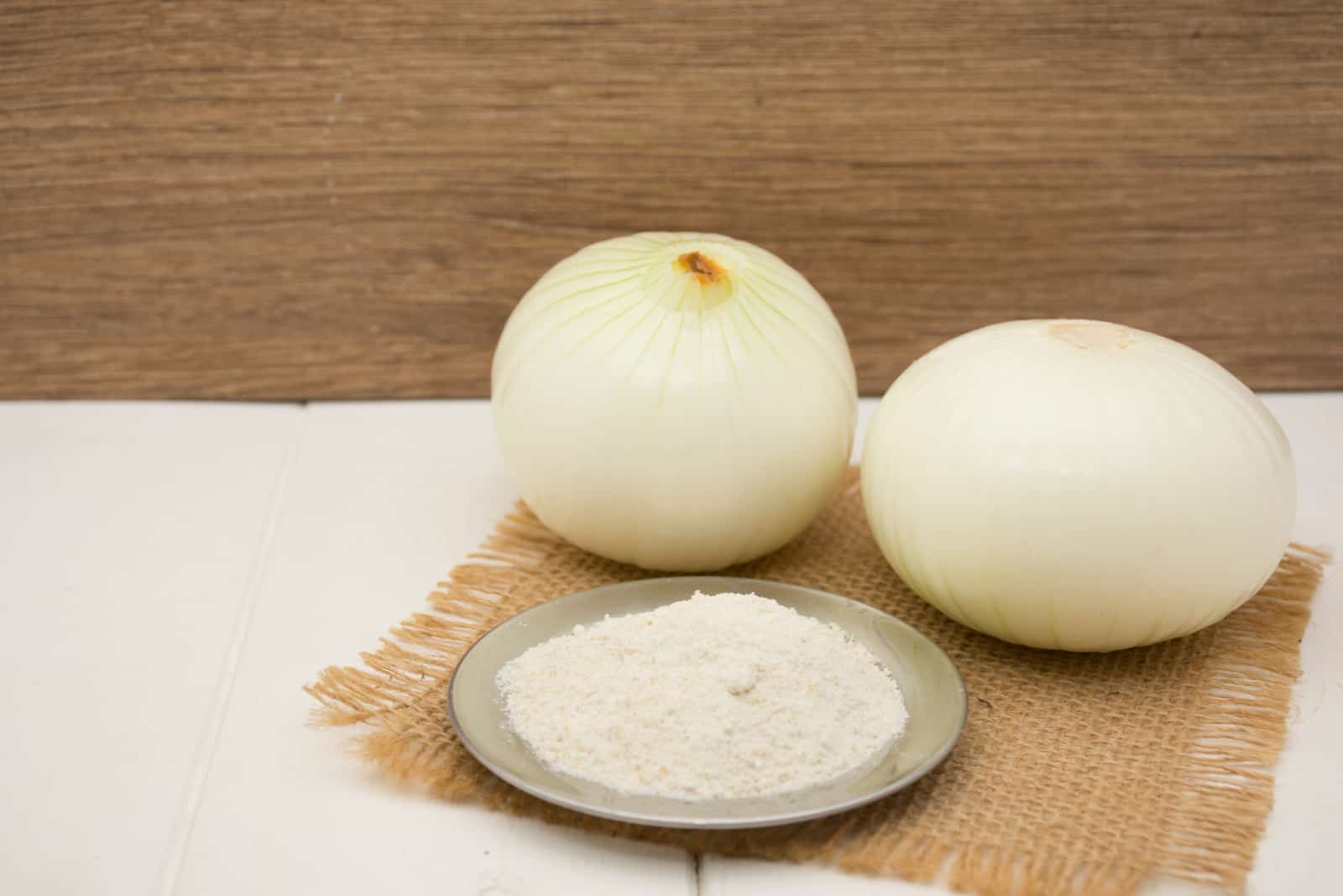 Ground white onion or onion powder, fresh and natural