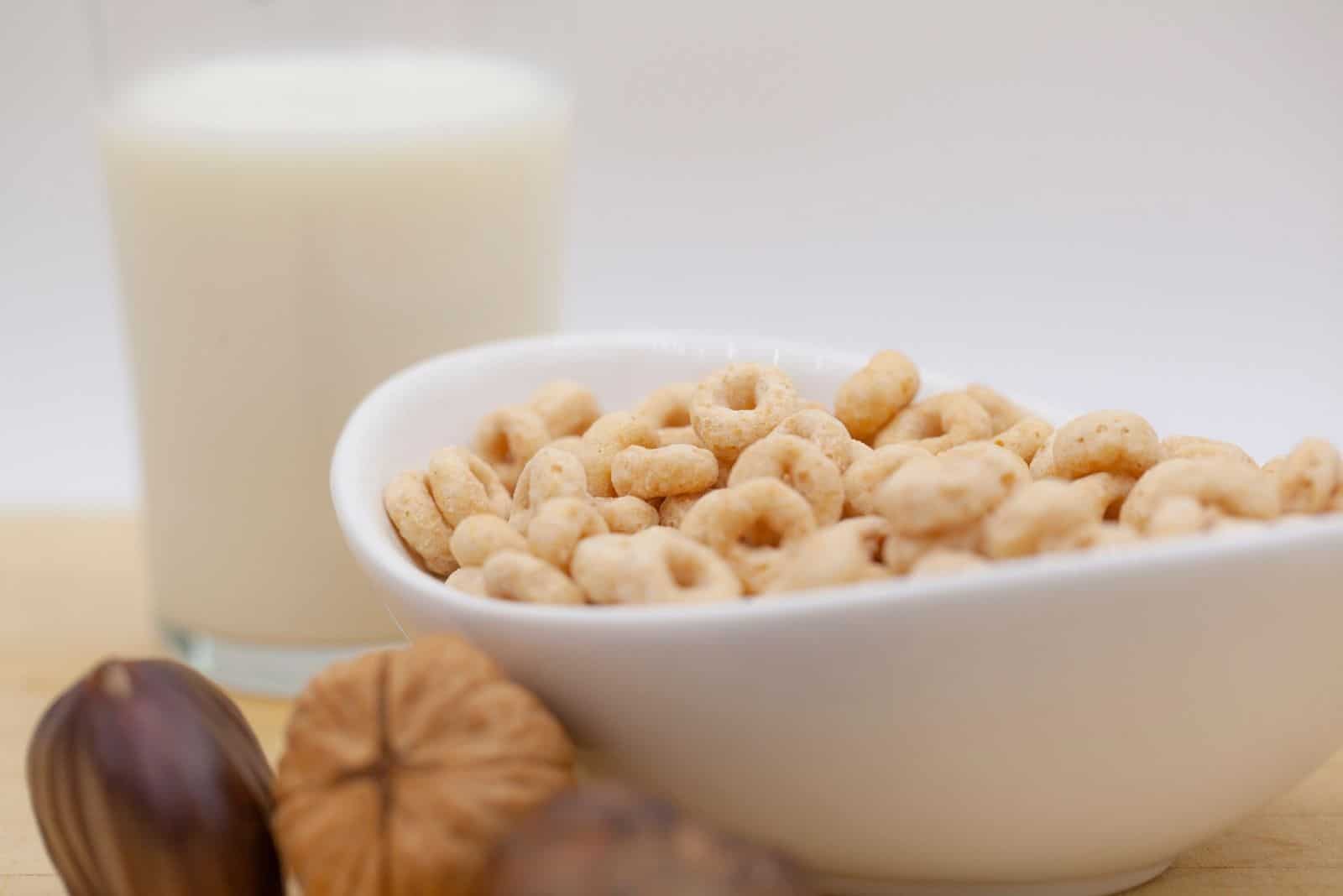 breakfast cerial on bowl with milk on top of the table