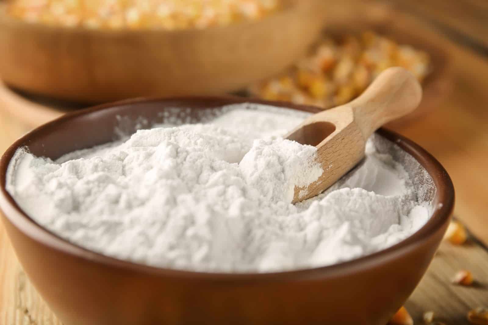 cornstarch on bowl with corn in the background