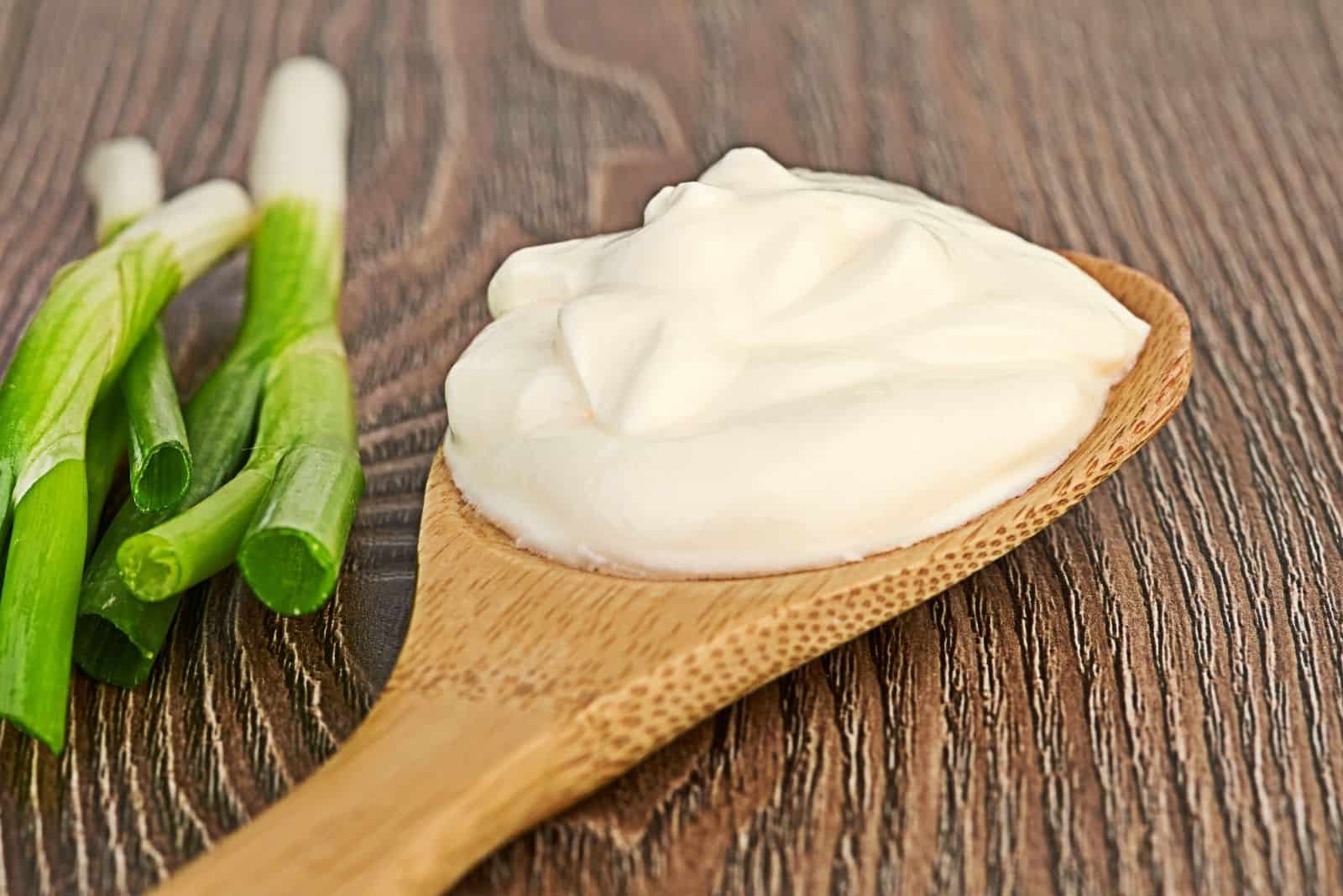 one tablespoon of sourcream with a leek stalks