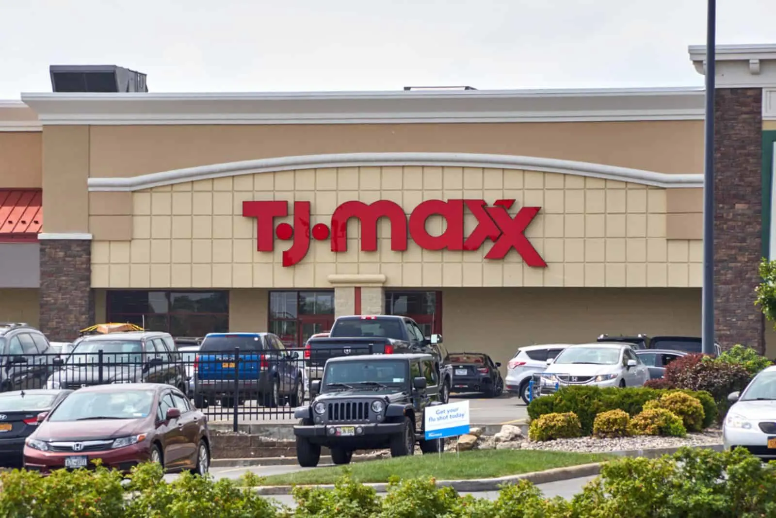 TJ Maxx store and parking