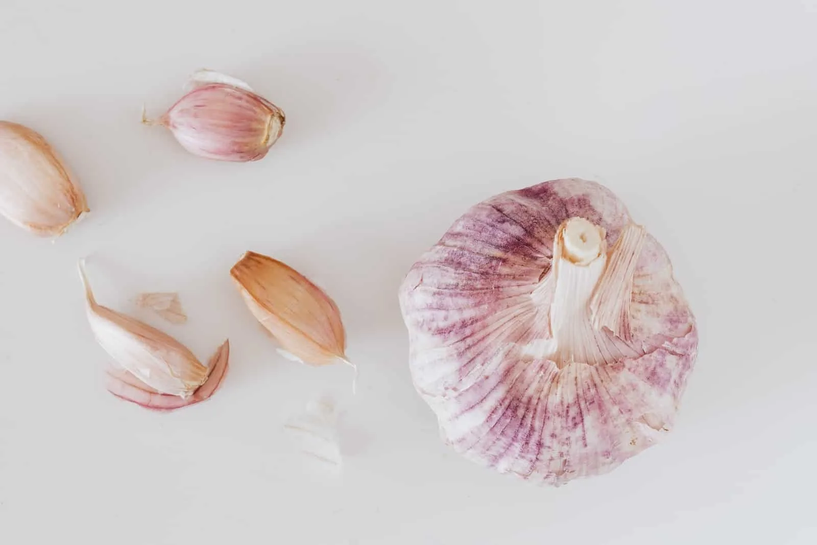 garlic and cloves