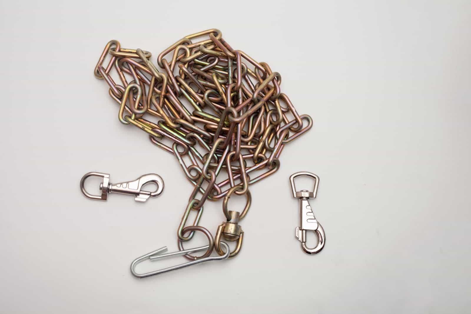 an iron chain and three different carbines on a white background