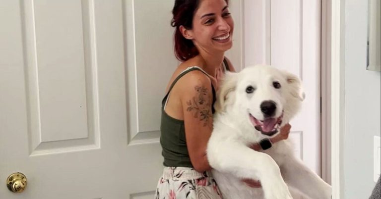 girl with her white dog in a hosue