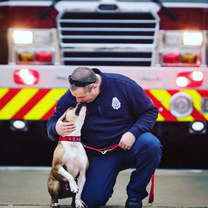 Officer kissing his K9