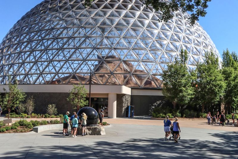 Henry Doorly Zoo and Aquarium – Omaha's Record-Breaking Marvel