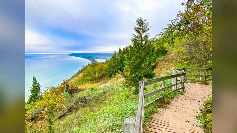 Empire Bluff Trail – Honor