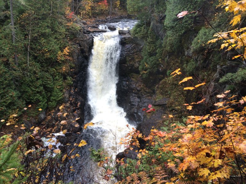 Old Canada Road's Riverside Ramble