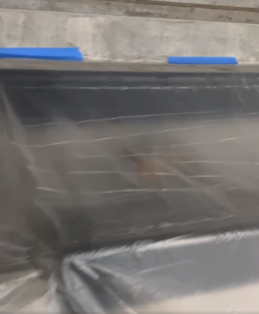 gray tarp